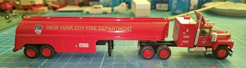 Brekina mack 700 - 700, red
